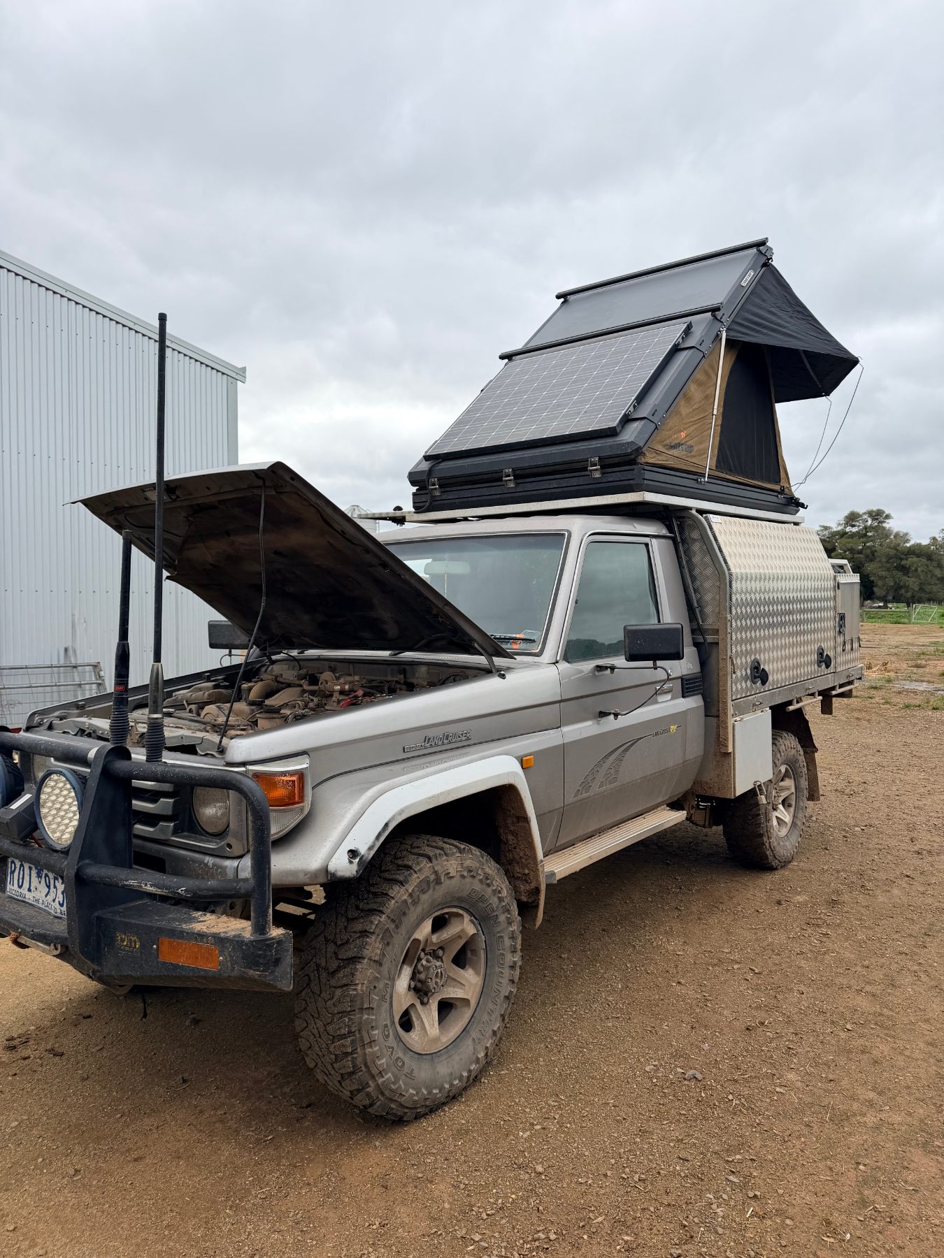 2002 Landcruiser 79' series RV - photo 4