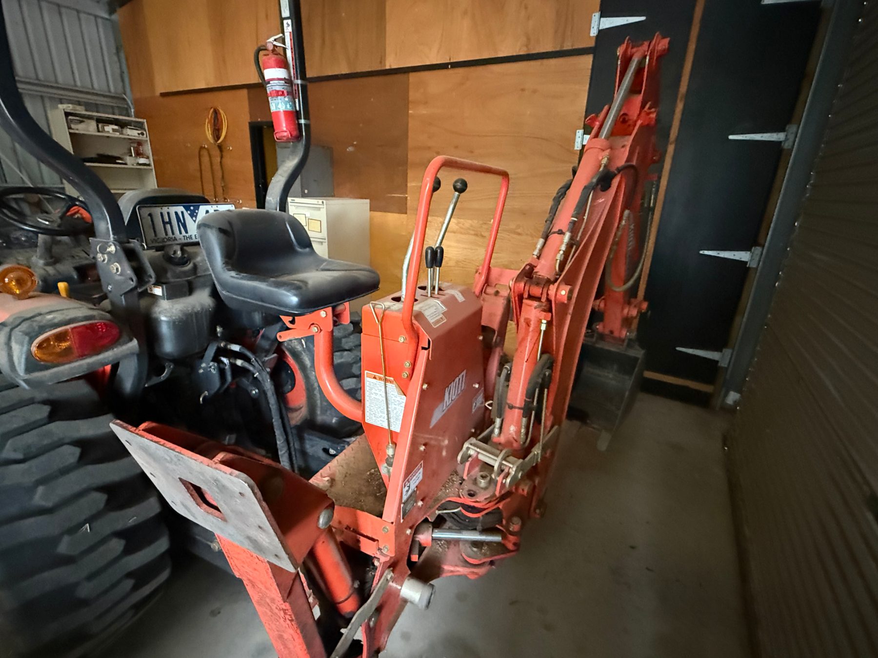 (12813) Kioti CK3710 Tractor with FEL and Backhoe - photo 2