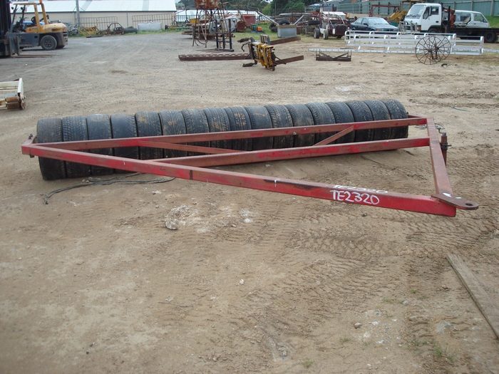 (12989) Rubber Tyre Roller - 4.4m wide