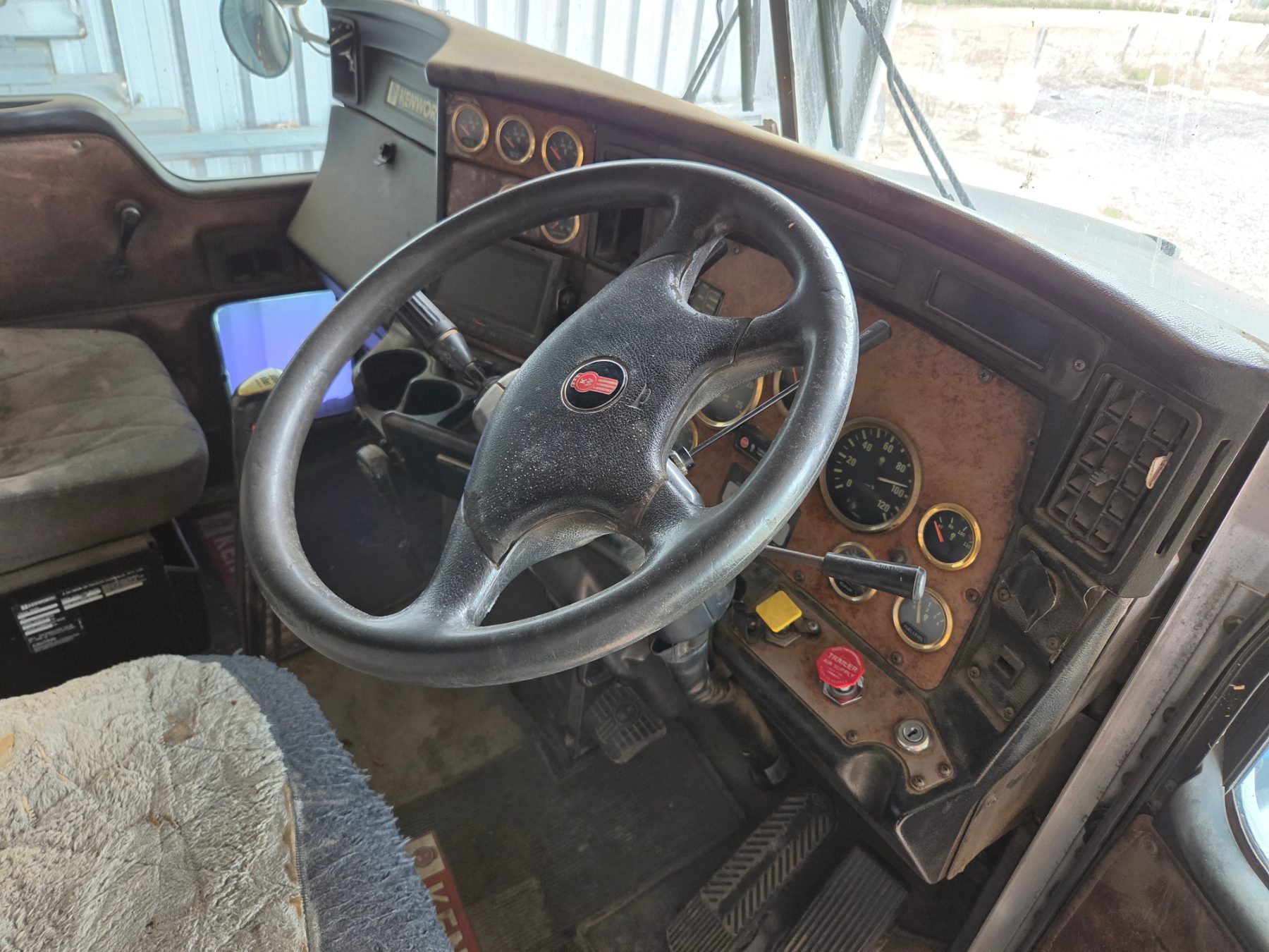 (13009) 2005 Kenworth T404 Prime Mover - photo 6