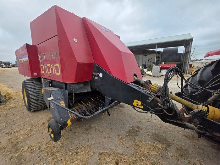 (12981) 1996 New Holland 1010 Square Baler