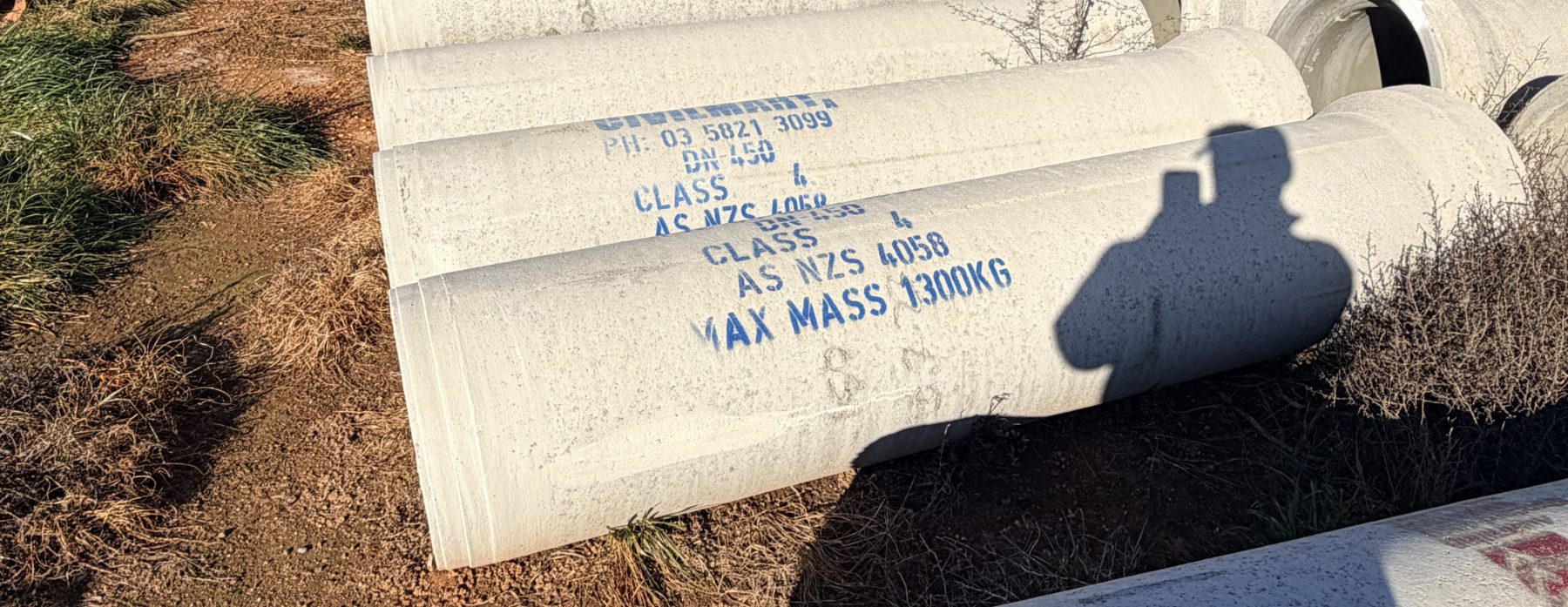 (13096) Pair of as new DN 450 Civil Mart concrete pipes 450mm x 2400mm - photo 2
