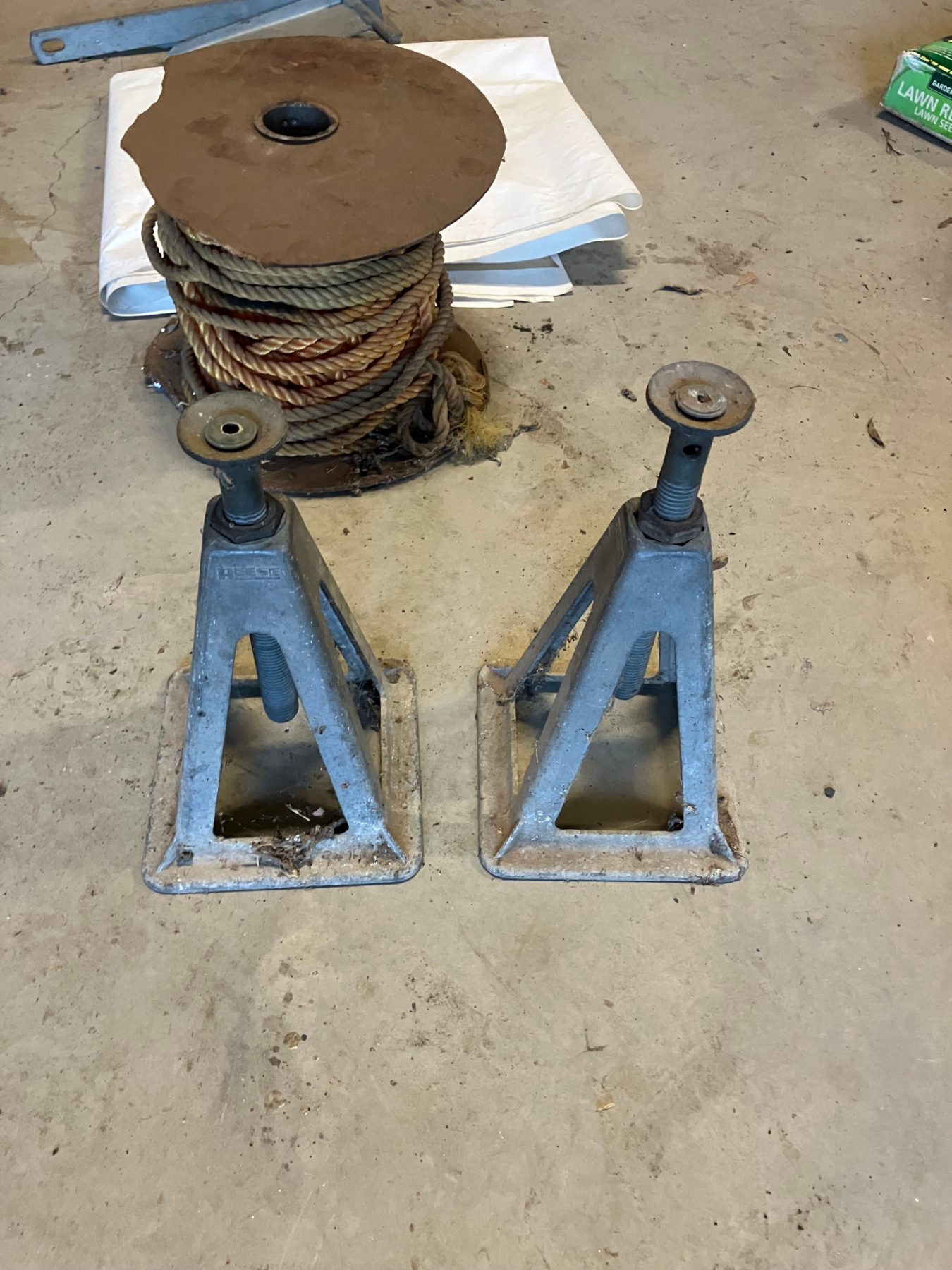 (12876) 2 x aluminum adjustable stands