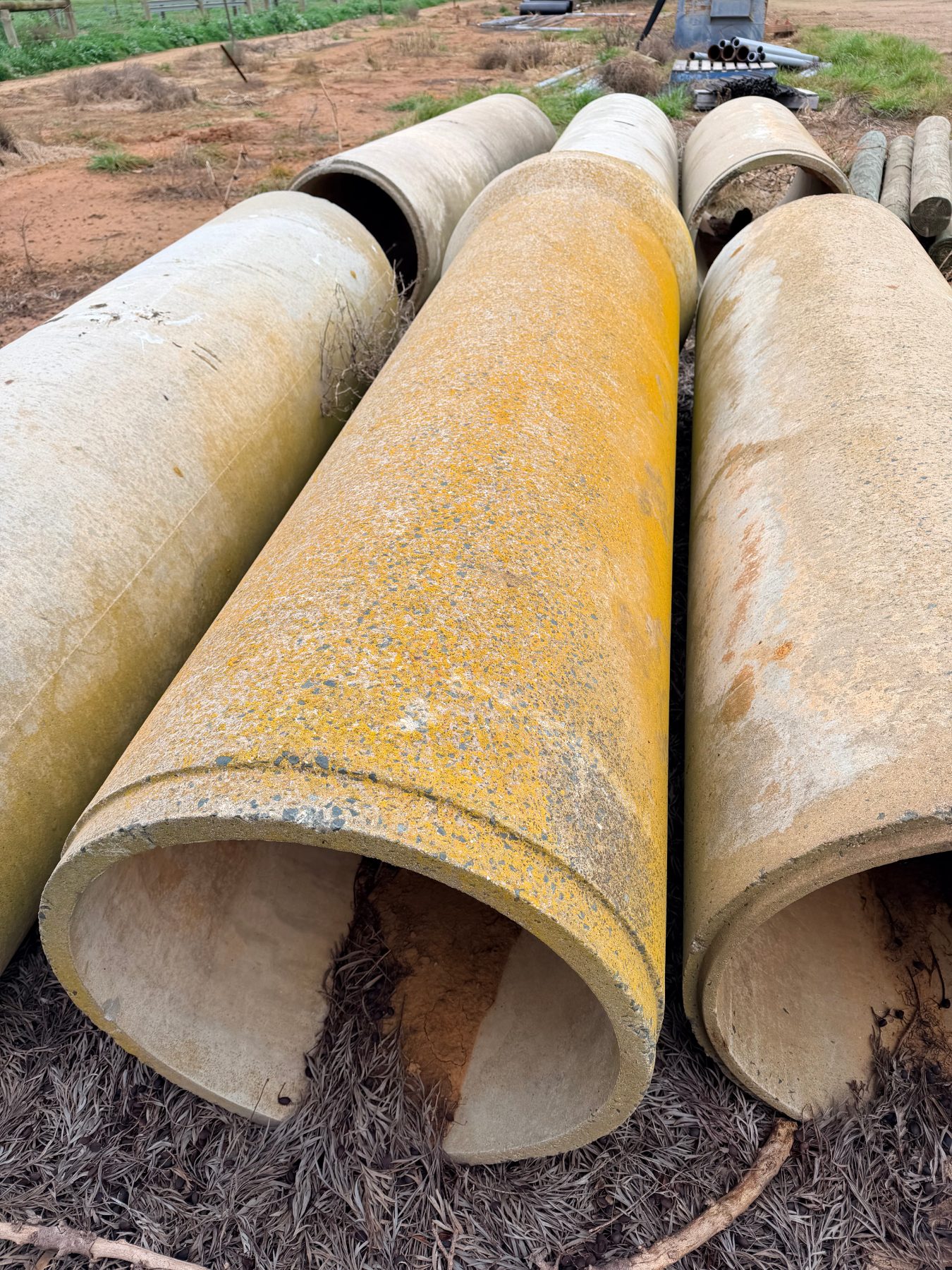 (13158) 3 of 600mm concrete pipes - photo 3