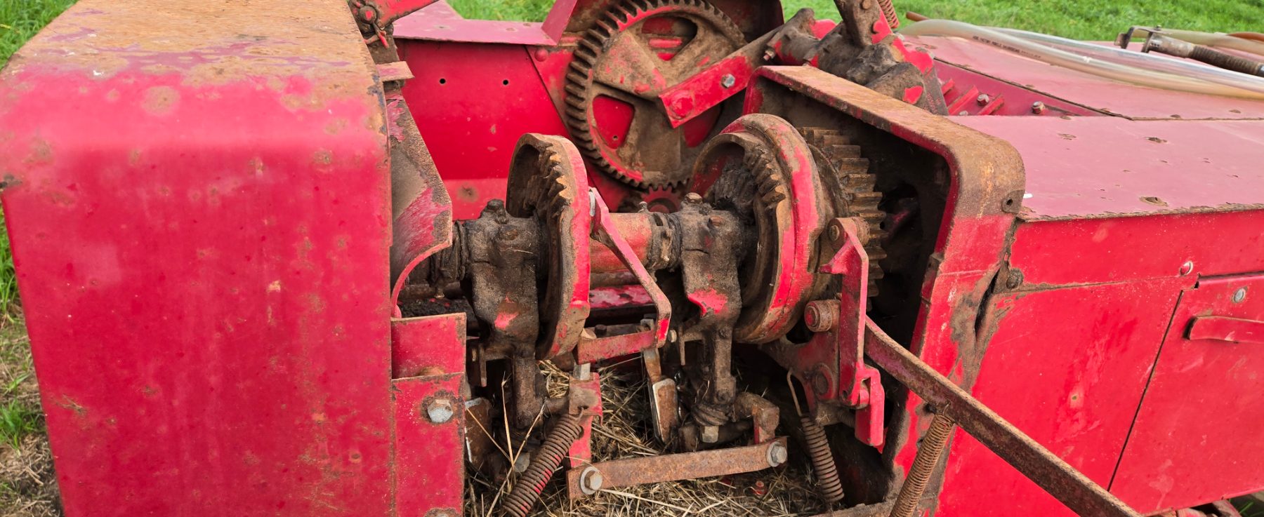 (12959) International 440T Small Square Baler - photo 6