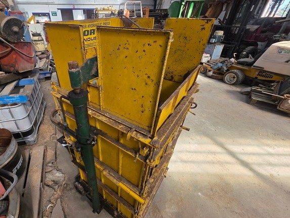 (12993) Morton Baker Hydraulic Wool Press - photo 4