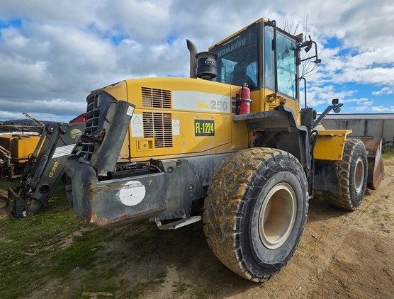 (12997) Komatsu WA250-5H Front End Loader - photo 2