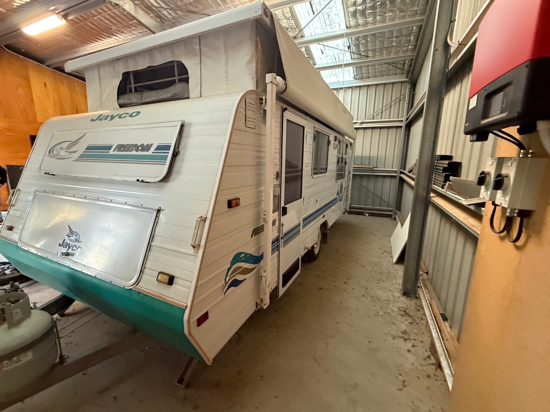 (12816) 2000 18' Jayco Freedom pop top caravan with awning - photo 2