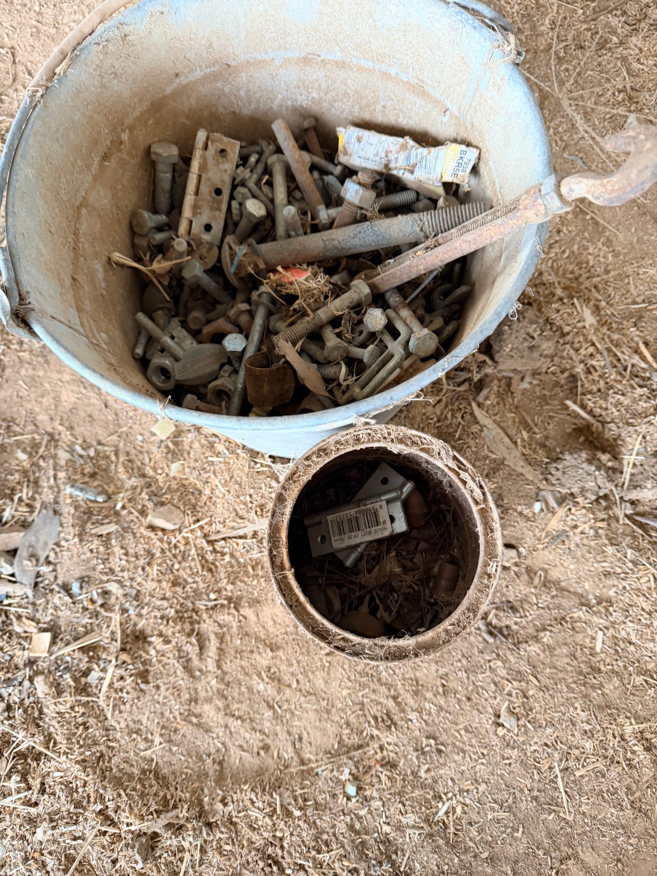 (13190) Steel bucket of assorted bolts, hinges etc.