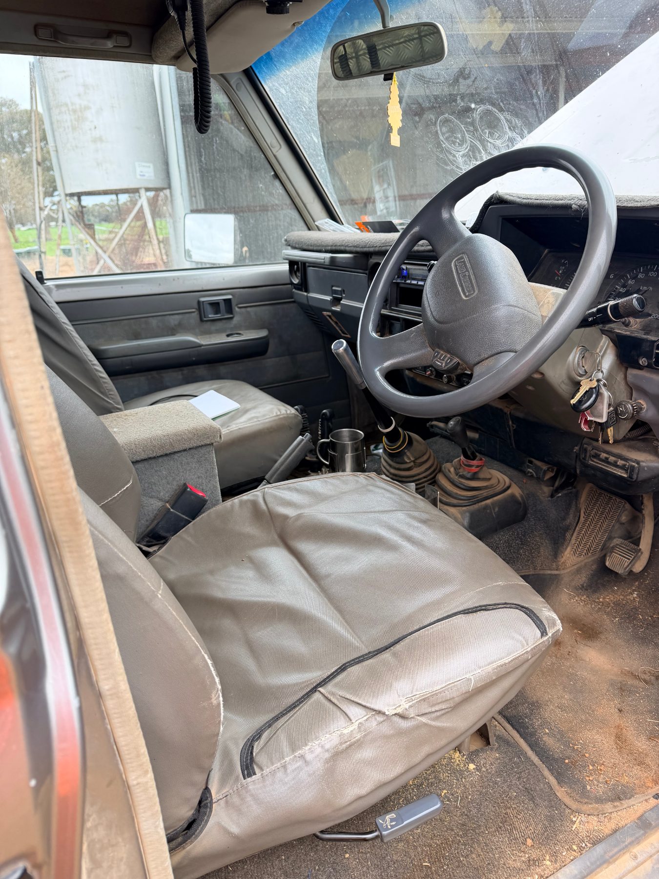 2002 Landcruiser 79' series RV - photo 12