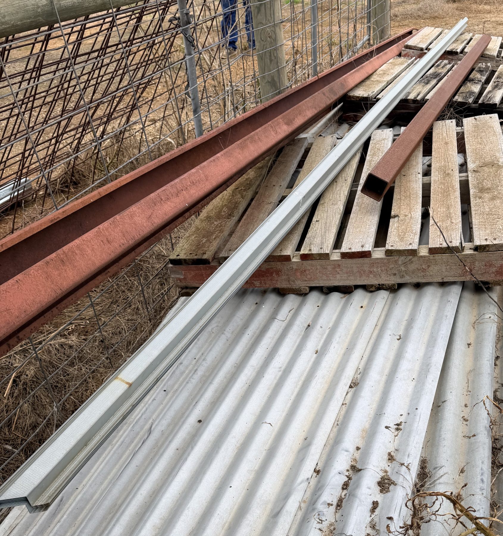 (13077) 4 x 5m ceiling battens & 3m length of heavy box section steel - photo 3