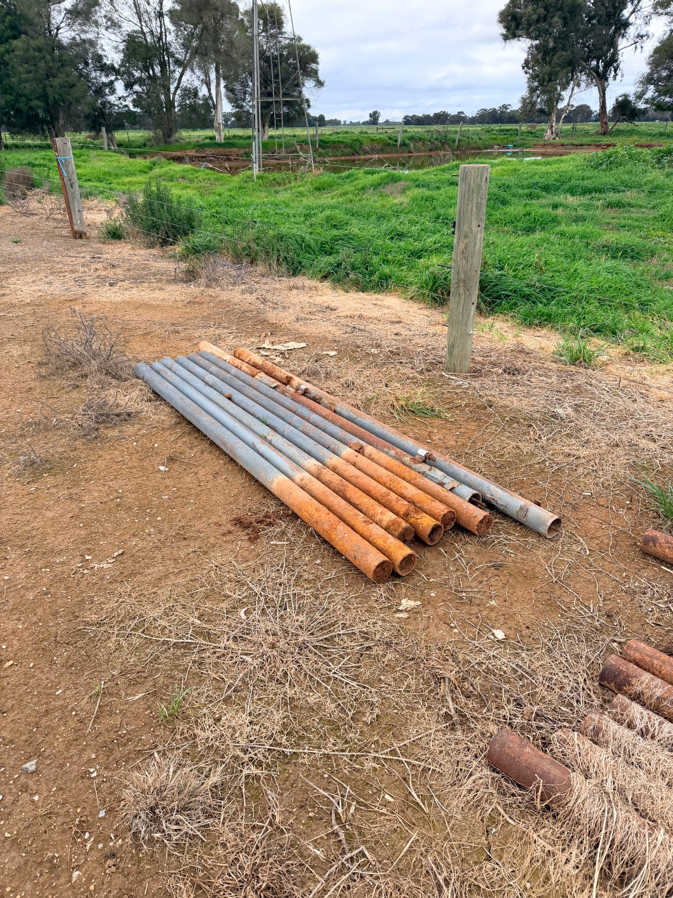 (13107) 8 of 2.4m x 90mm gal steel posts