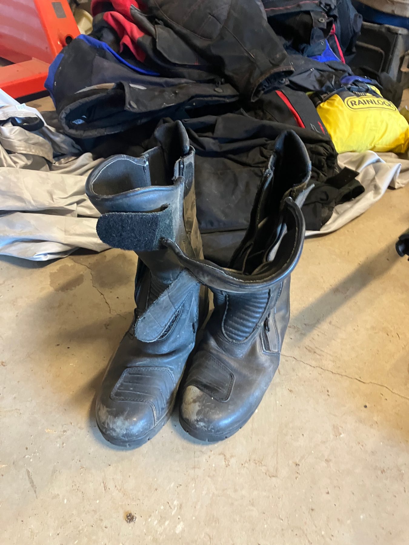 (12821) Assorted motorcycle jackets and accessories - photo 2