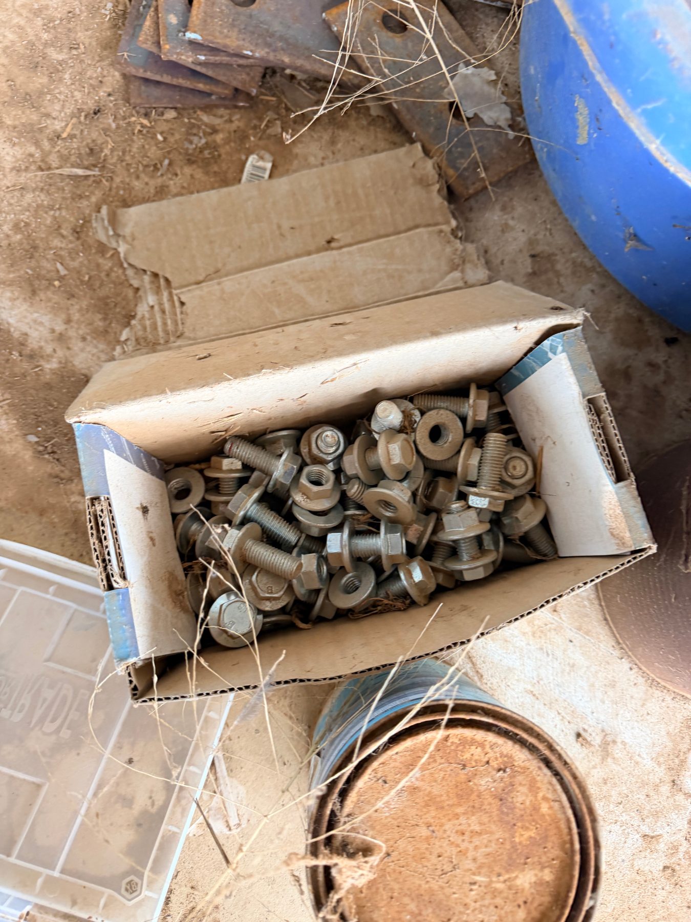 (13183) Tub full of assorted nuts, bolts, screws, rivets etc. - photo 7