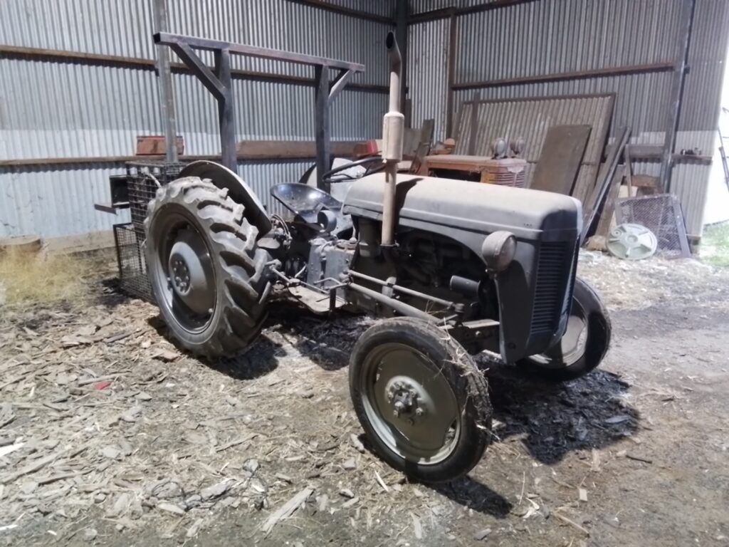 (12991) Massey TEA with 3PL Saw-Bench - photo 4