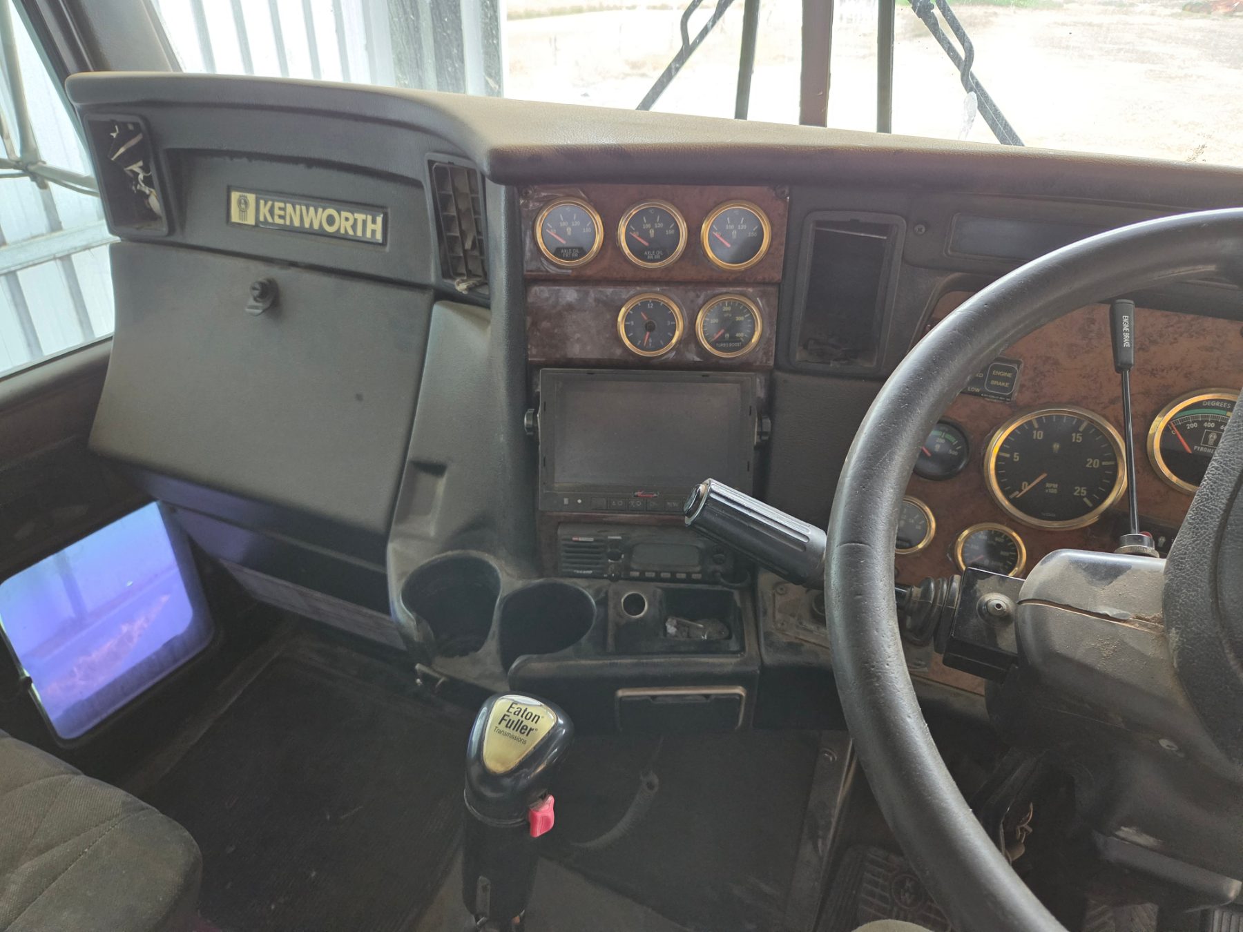 (13009) 2005 Kenworth T404 Prime Mover - photo 8