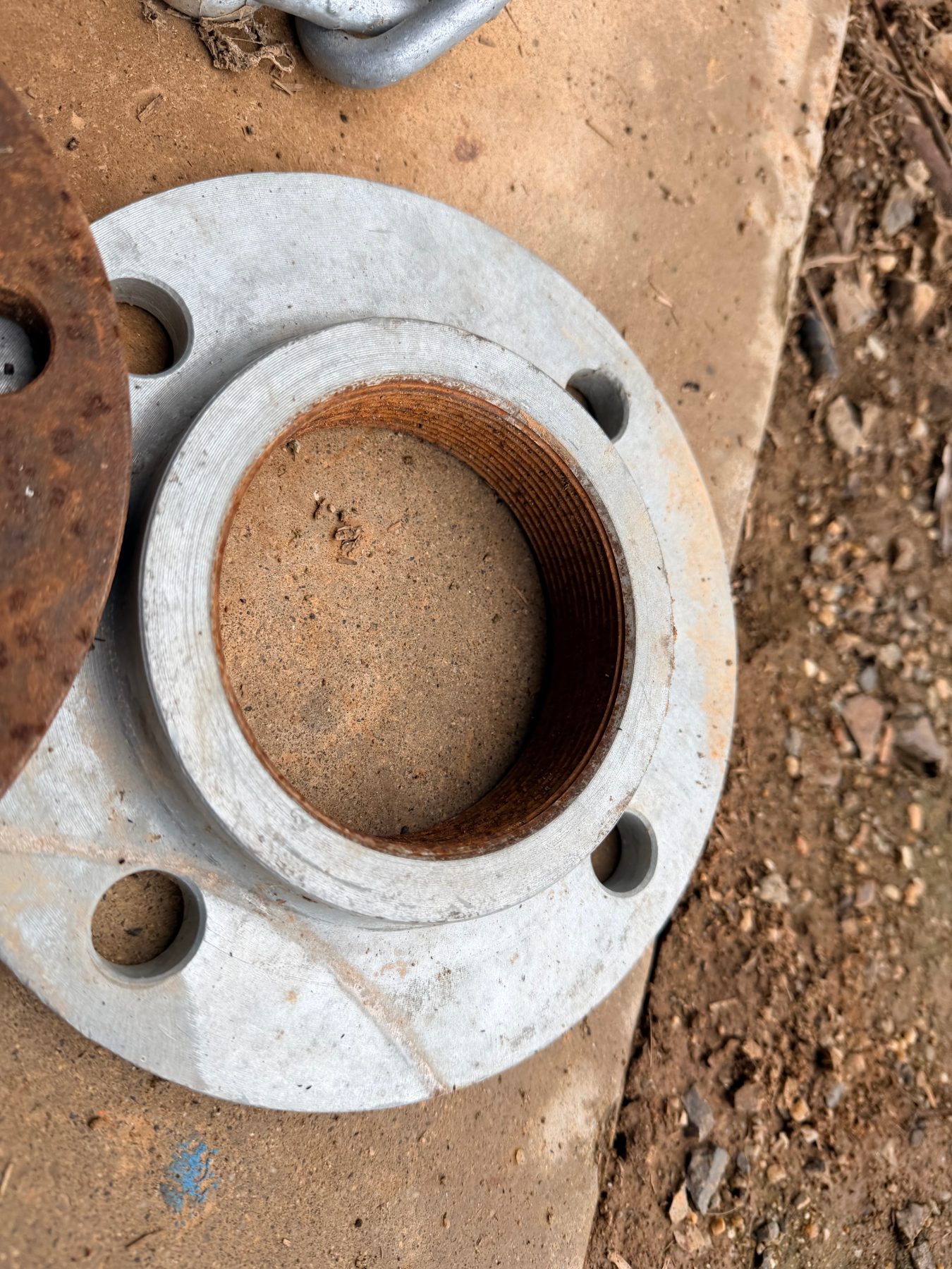 (13174) Assorted scrap steel and flanges - photo 3