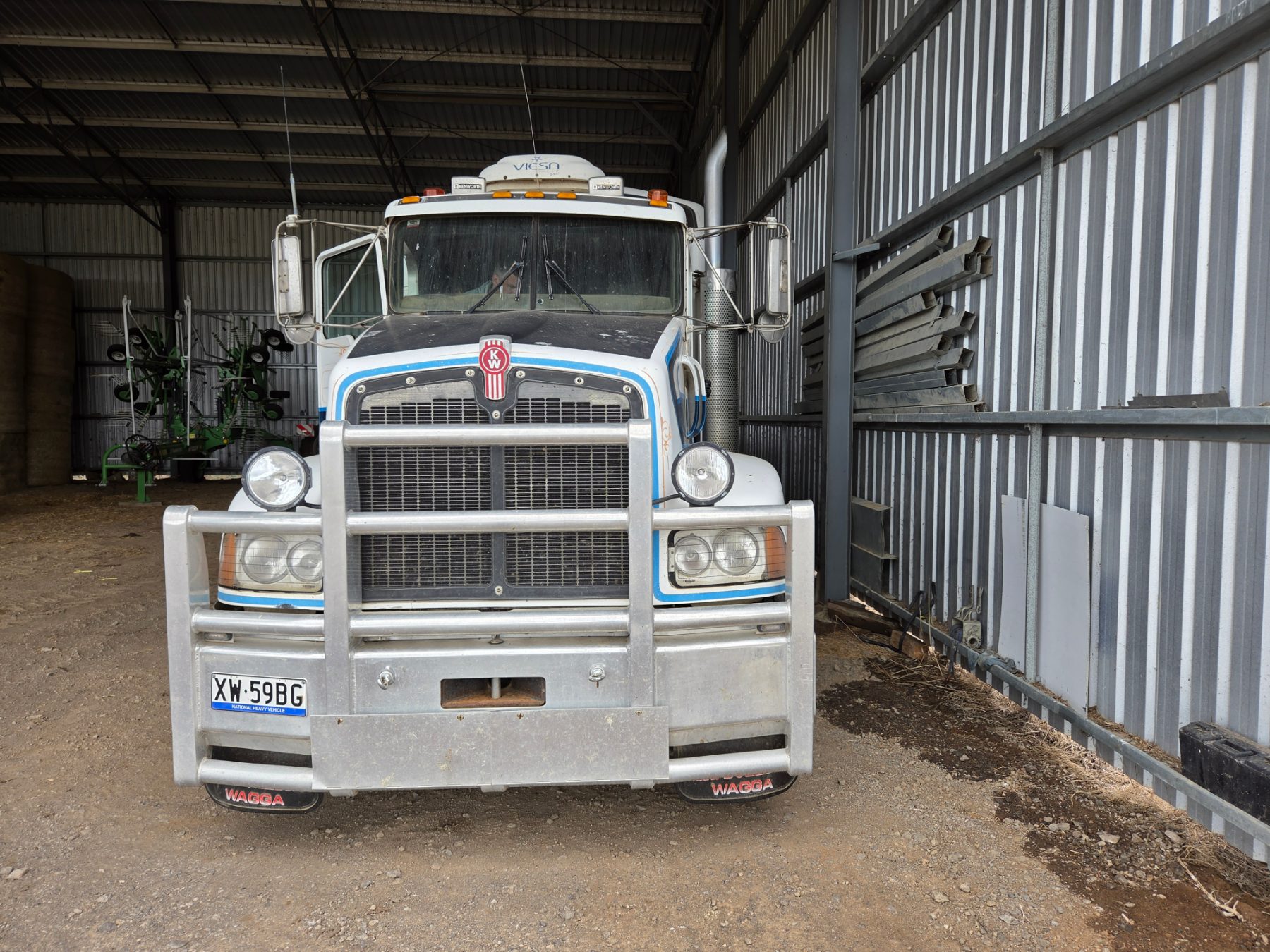 (13009) 2005 Kenworth T404 Prime Mover
