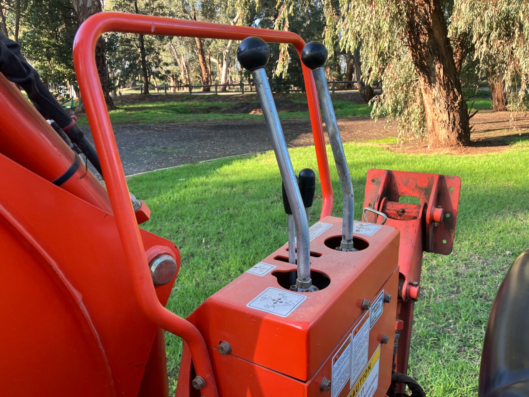 (12813) Kioti CK3710 Tractor with FEL and Backhoe - photo 5