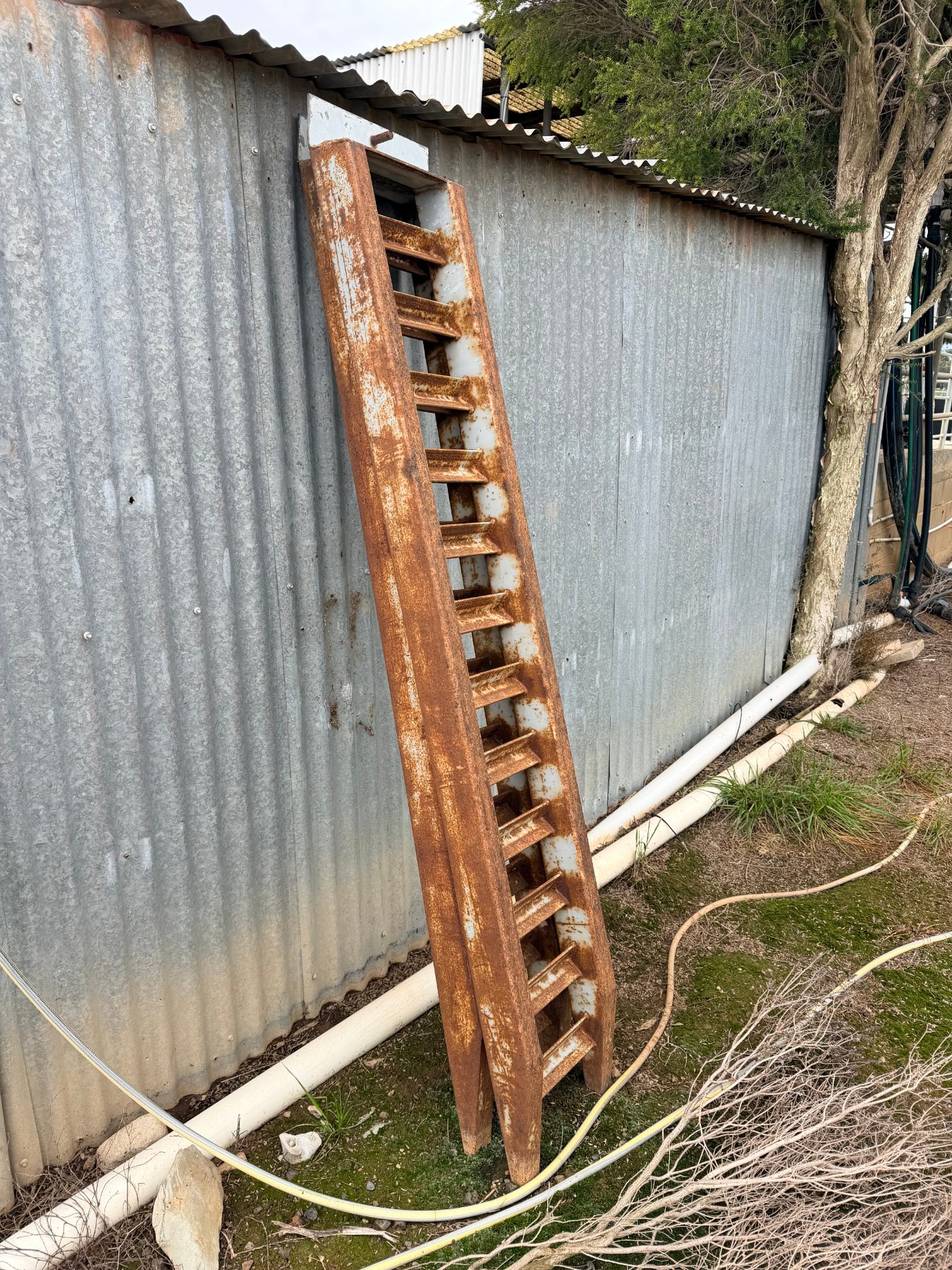 (13110) Pair of heavy duty trailer ramps