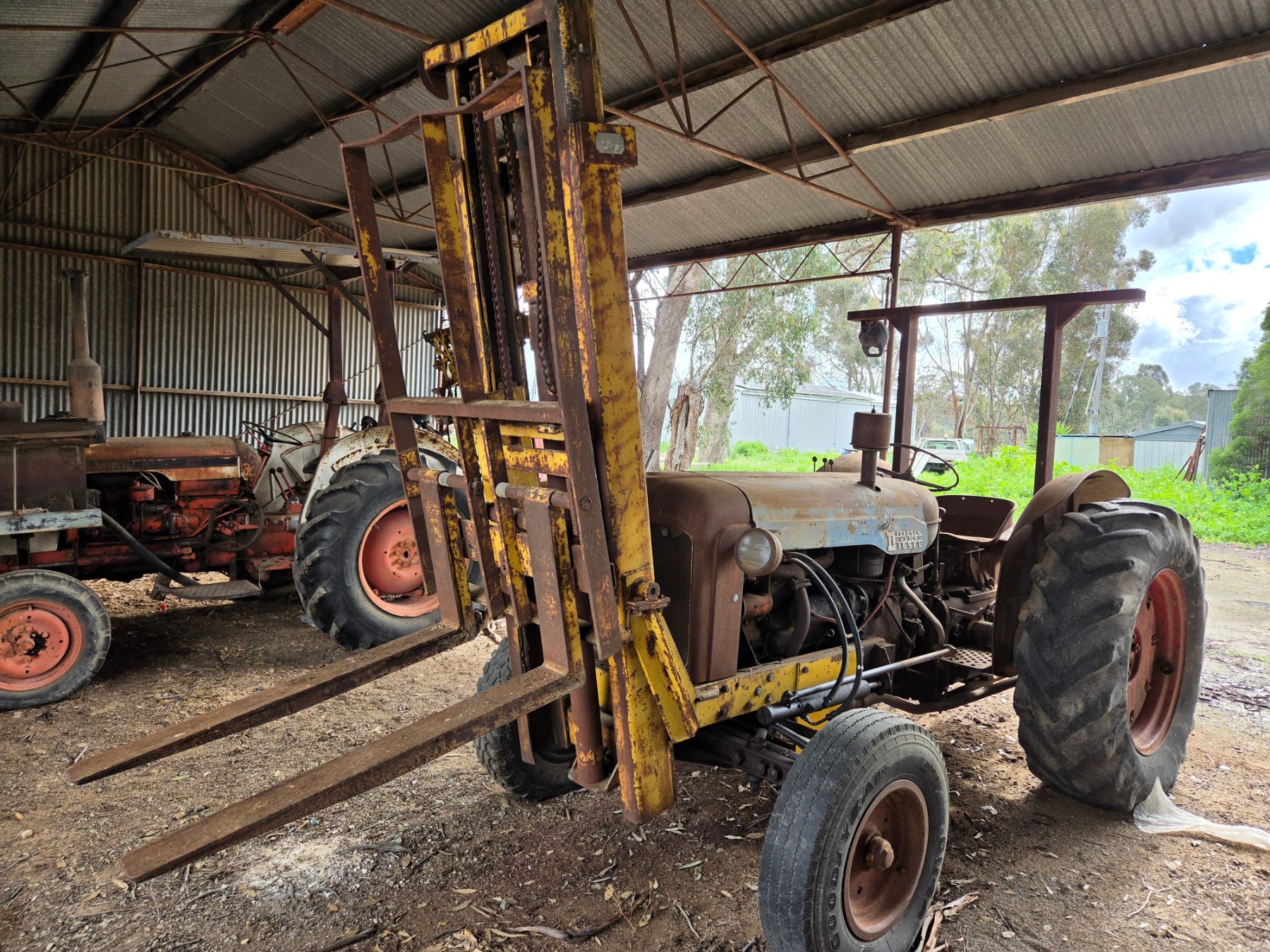 (13037) Fordson Major with Forklift