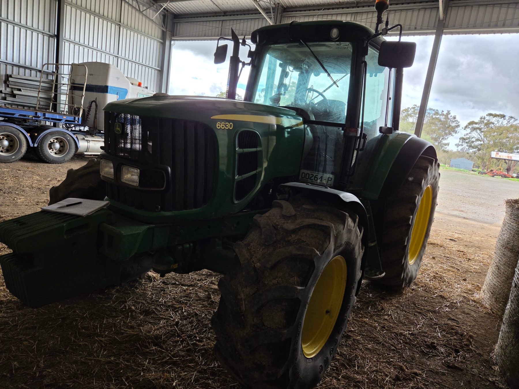 (13008) 2011 John Deere 6630 FWA Tractor - photo 2