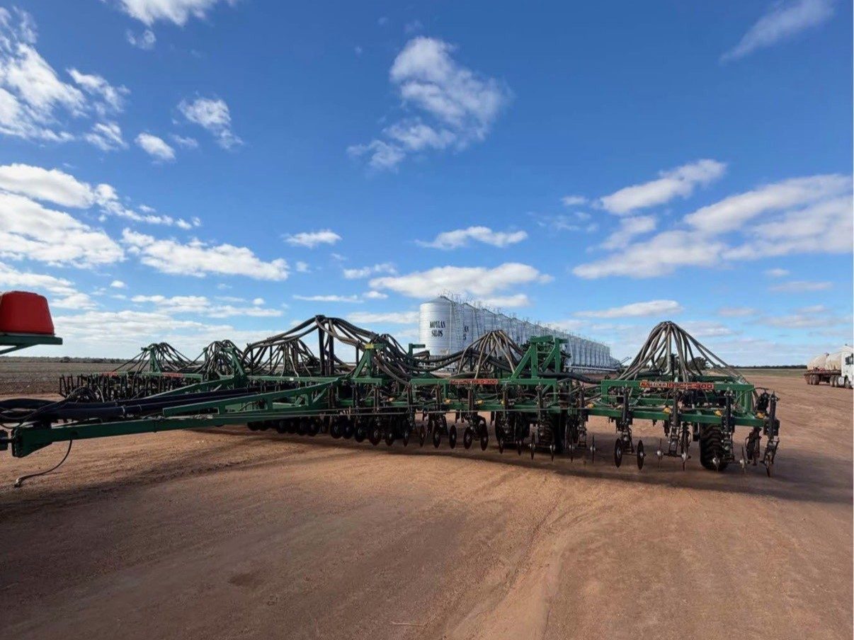 (12971) AusPlow DBS D300 60 Ft Airseeder Bar - photo 3
