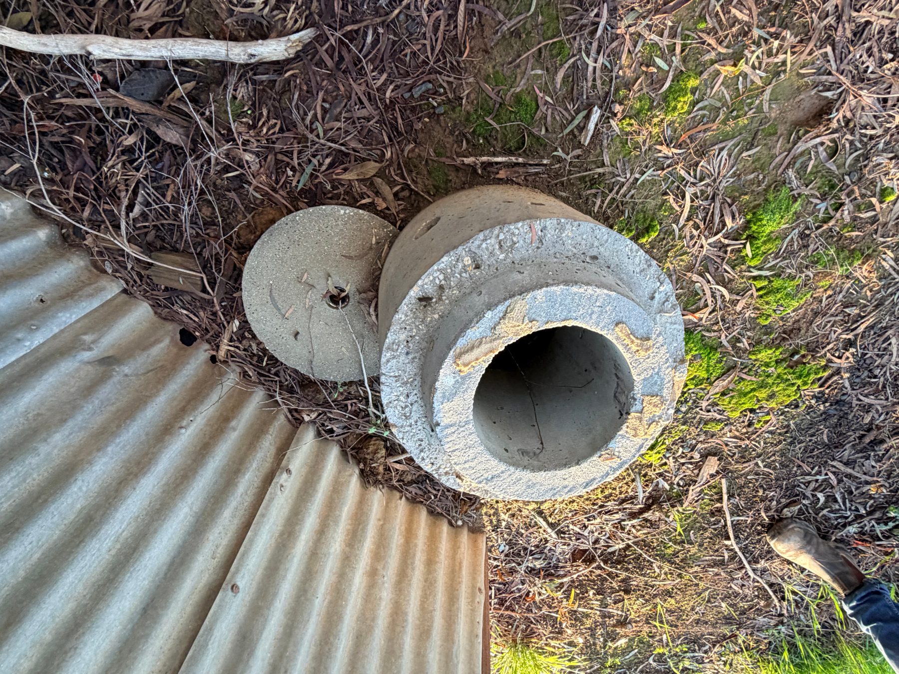 (12948) Small septic pit / heavy concrete weight
