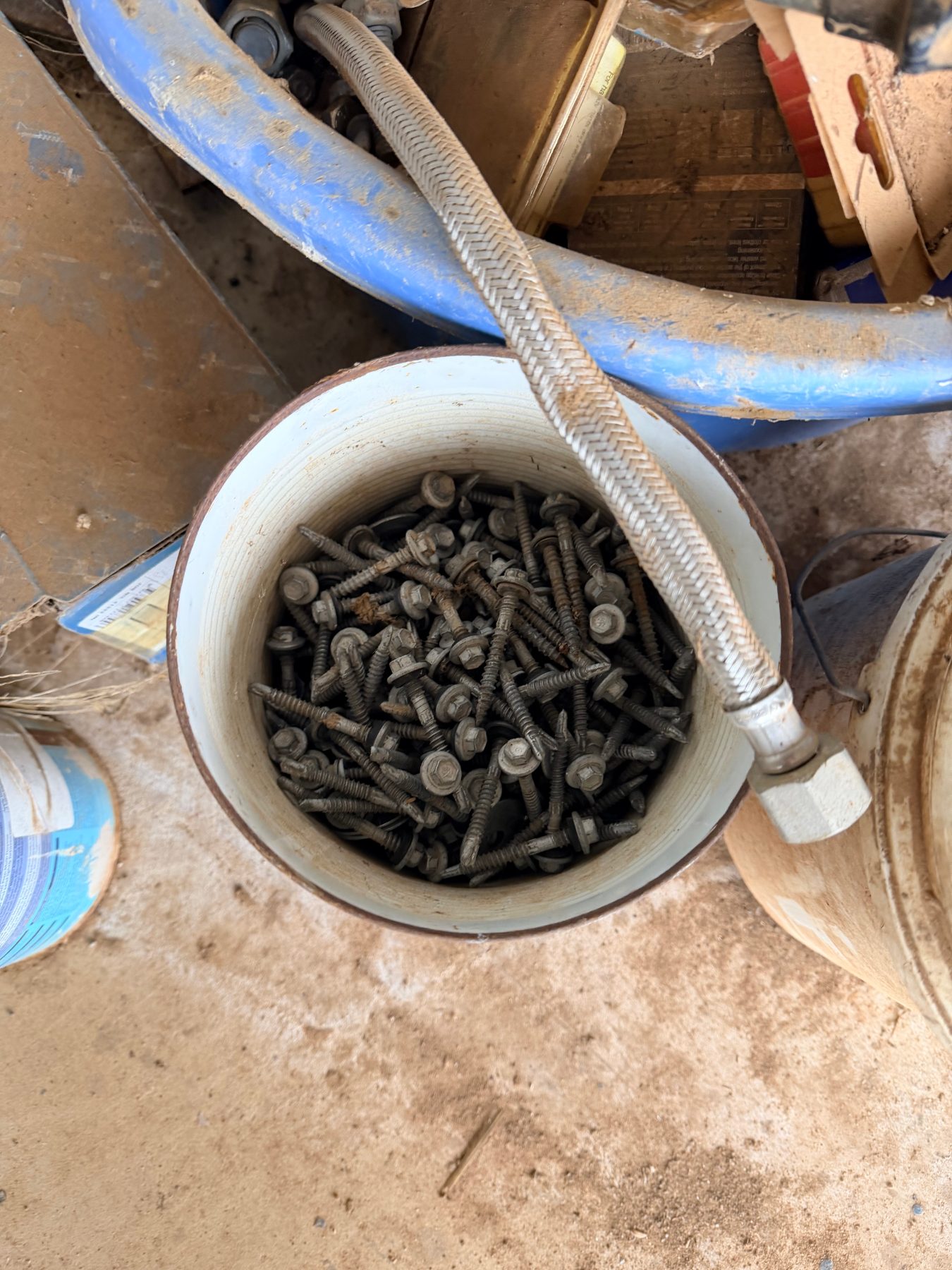 (13183) Tub full of assorted nuts, bolts, screws, rivets etc. - photo 5