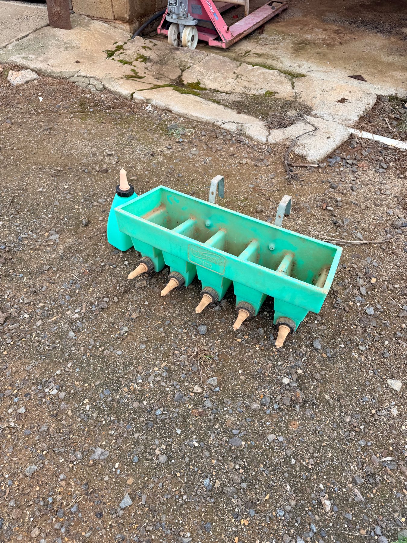 (13114) Milkbar calf feeders