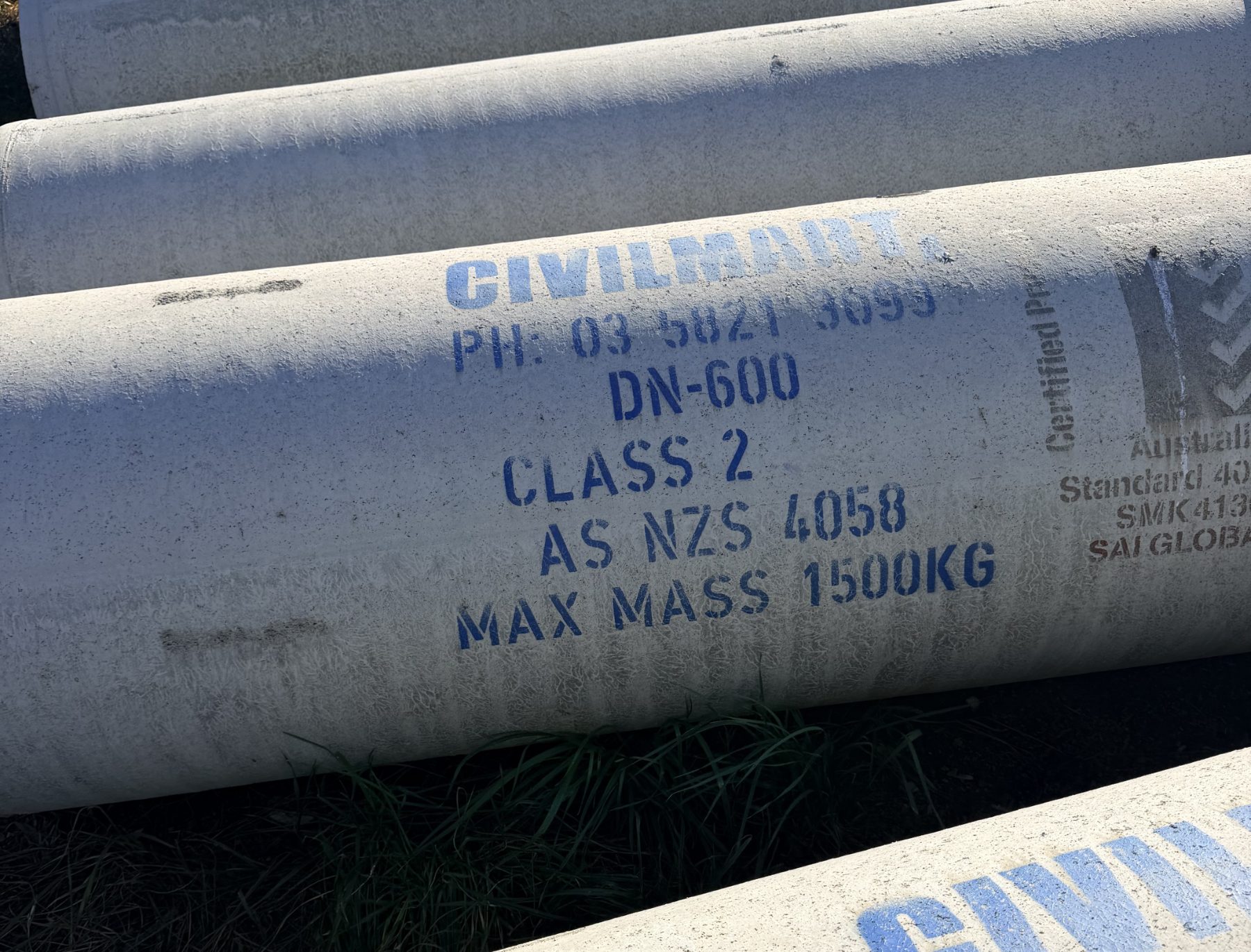 (13095) Pair of as new Civil Mart DN600 concrete pipes 600mm x 2400mm - photo 3