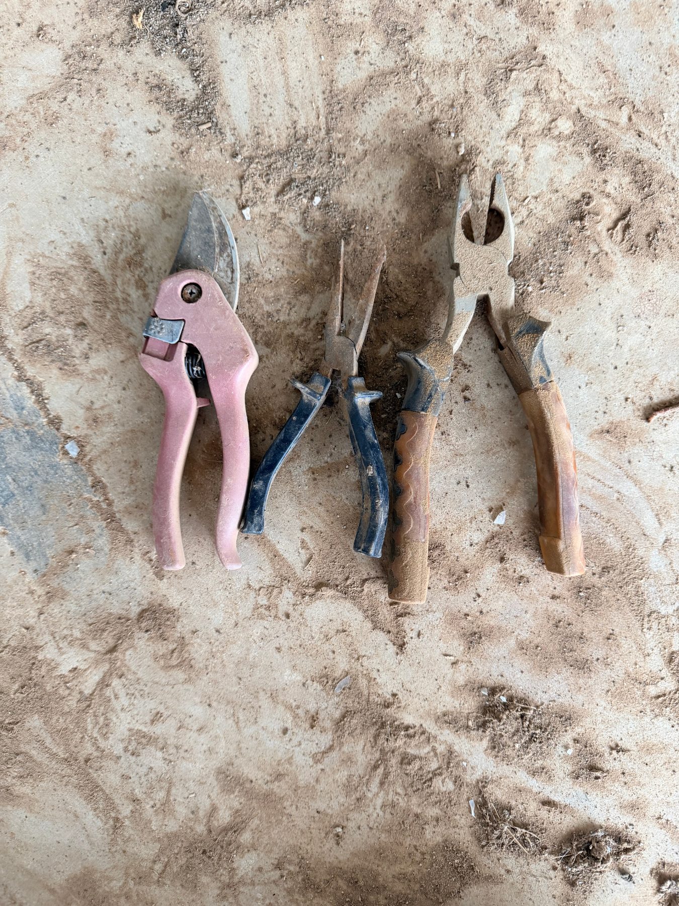 (13181) 2 sets of pliers and 1 set of pruning sheers - photo 2