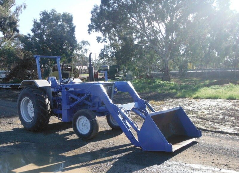 (12970) Ford 4000 Tractor with FEL - photo 4