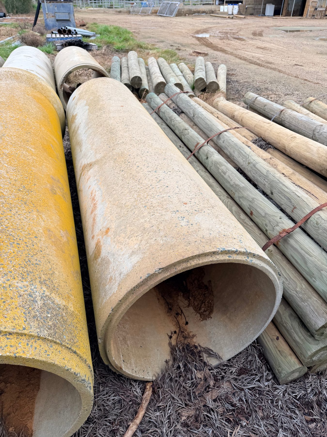 (13158) 3 of 600mm concrete pipes - photo 2