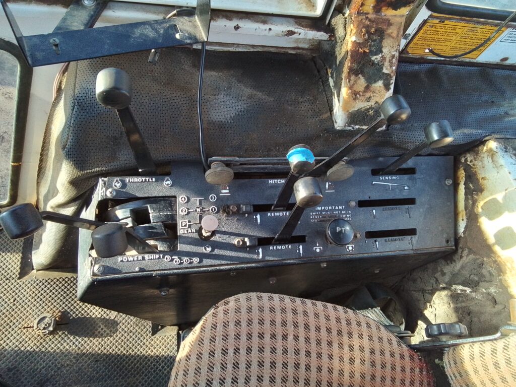 (12975) Case Agri-King 2090 Tractor - photo 10