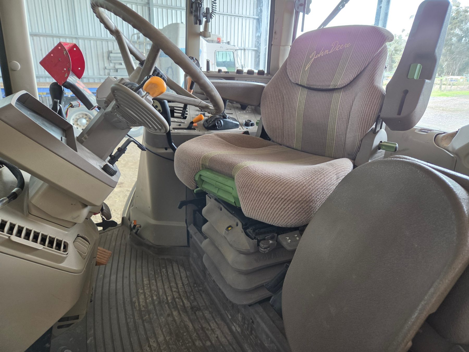 (13008) 2011 John Deere 6630 FWA Tractor - photo 8