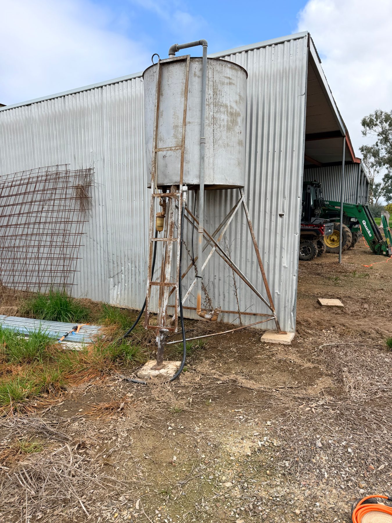 (13081) 1150L diesel tank