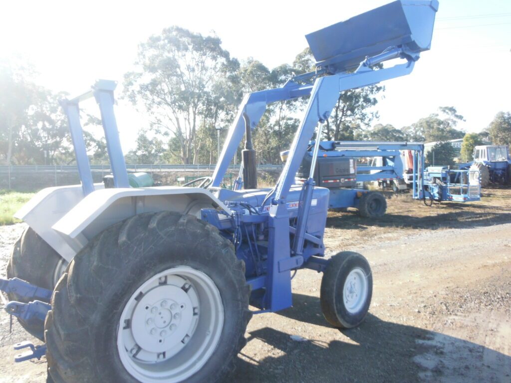 (12970) Ford 4000 Tractor with FEL - photo 3