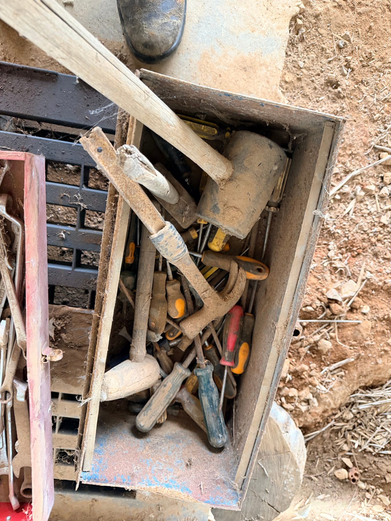(13180) Old toolbox full of assorted hammers, mallets, and screwdrivers