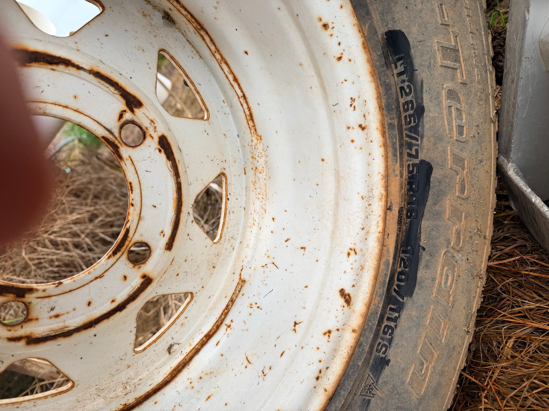 (13087) BF Goodrich tyre and Sunraysia rim - photo 3