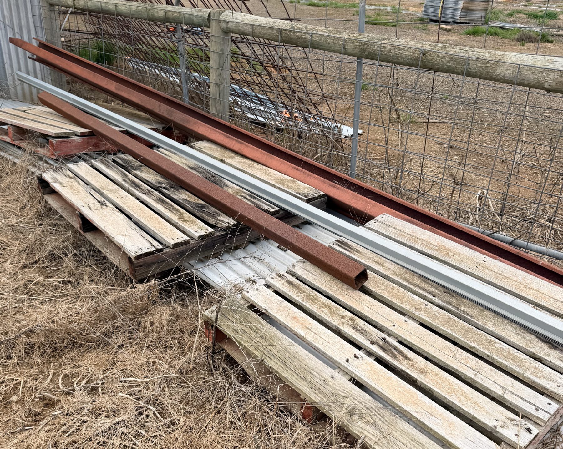 (13077) 4 x 5m ceiling battens & 3m length of heavy box section steel