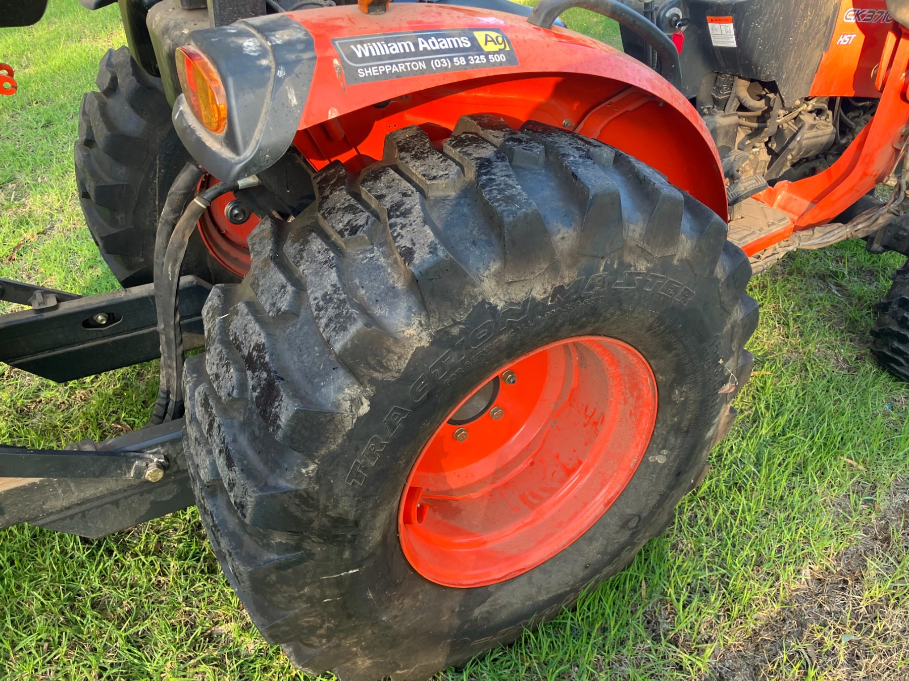 (12813) Kioti CK3710 Tractor with FEL and Backhoe - photo 8
