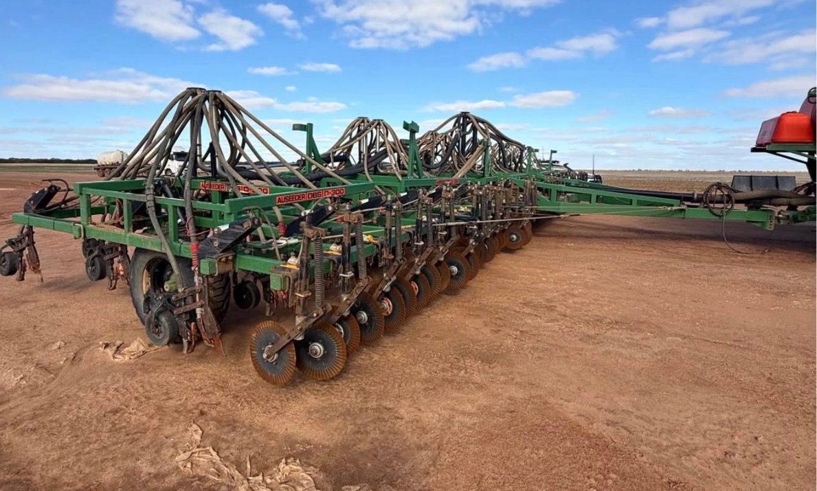 (12971) AusPlow DBS D300 60 Ft Airseeder Bar