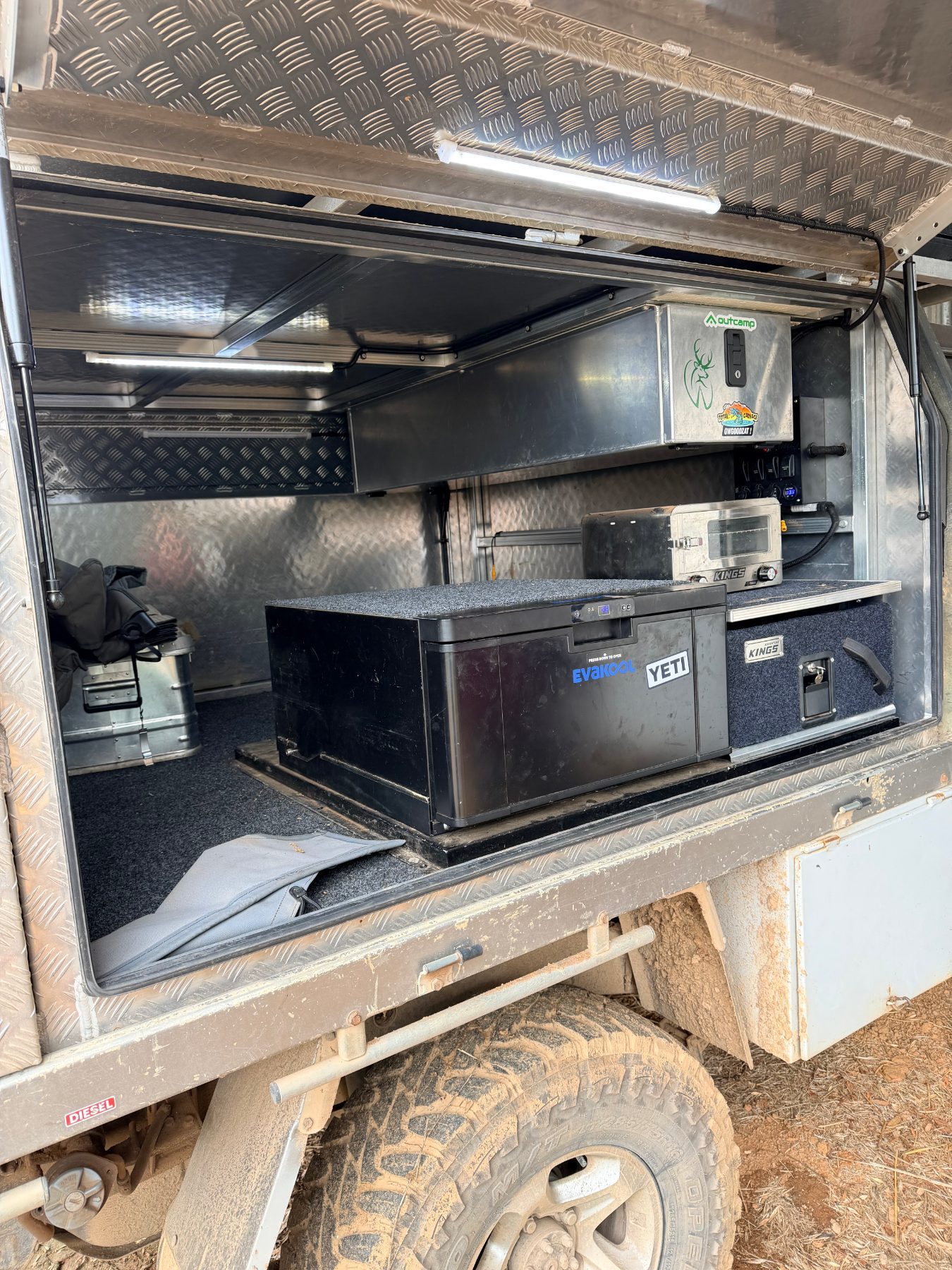 2002 Landcruiser 79' series RV - photo 19