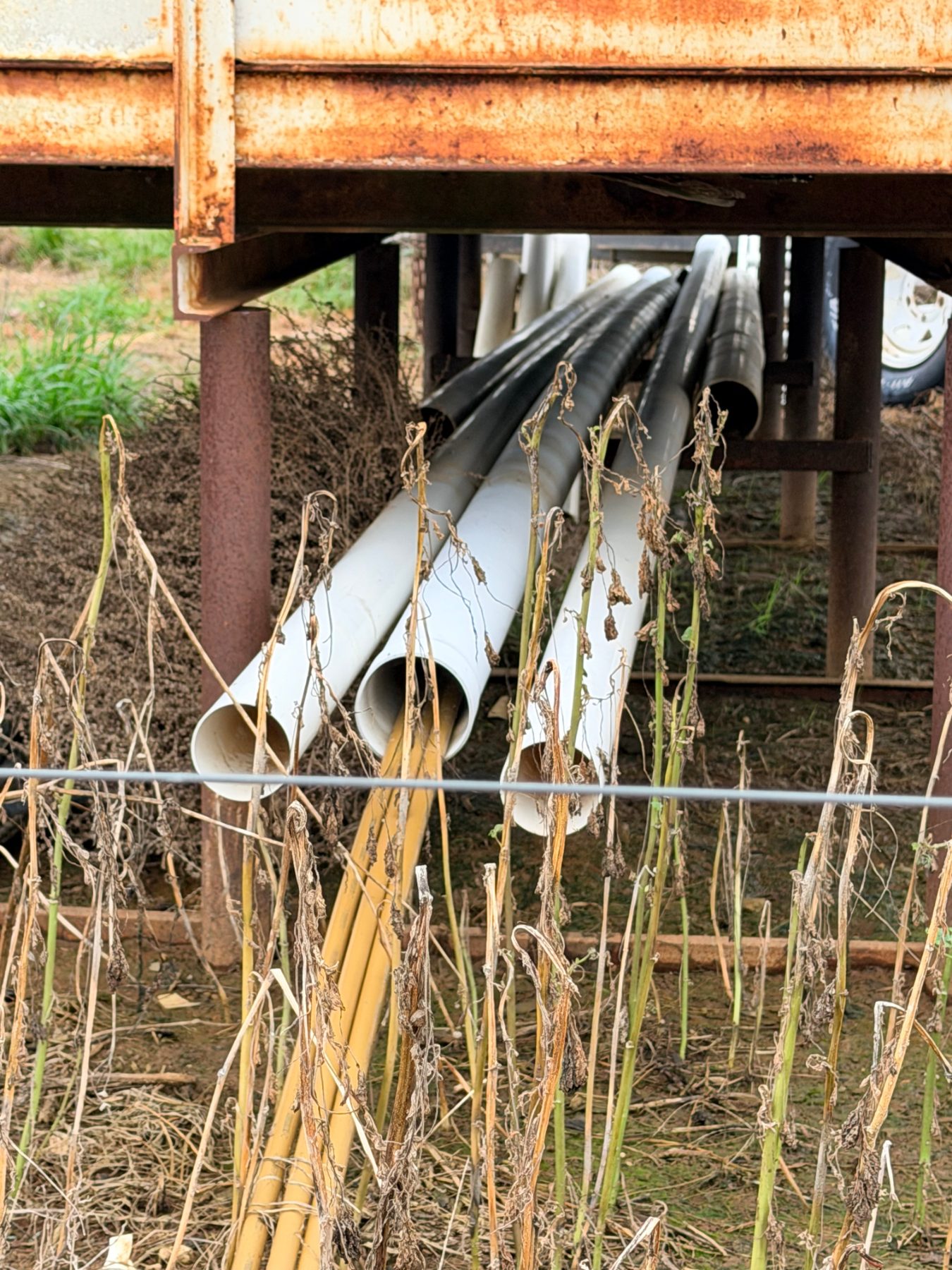 (13091) Assorted lengths of PVC pipe & plastic hot water pipe