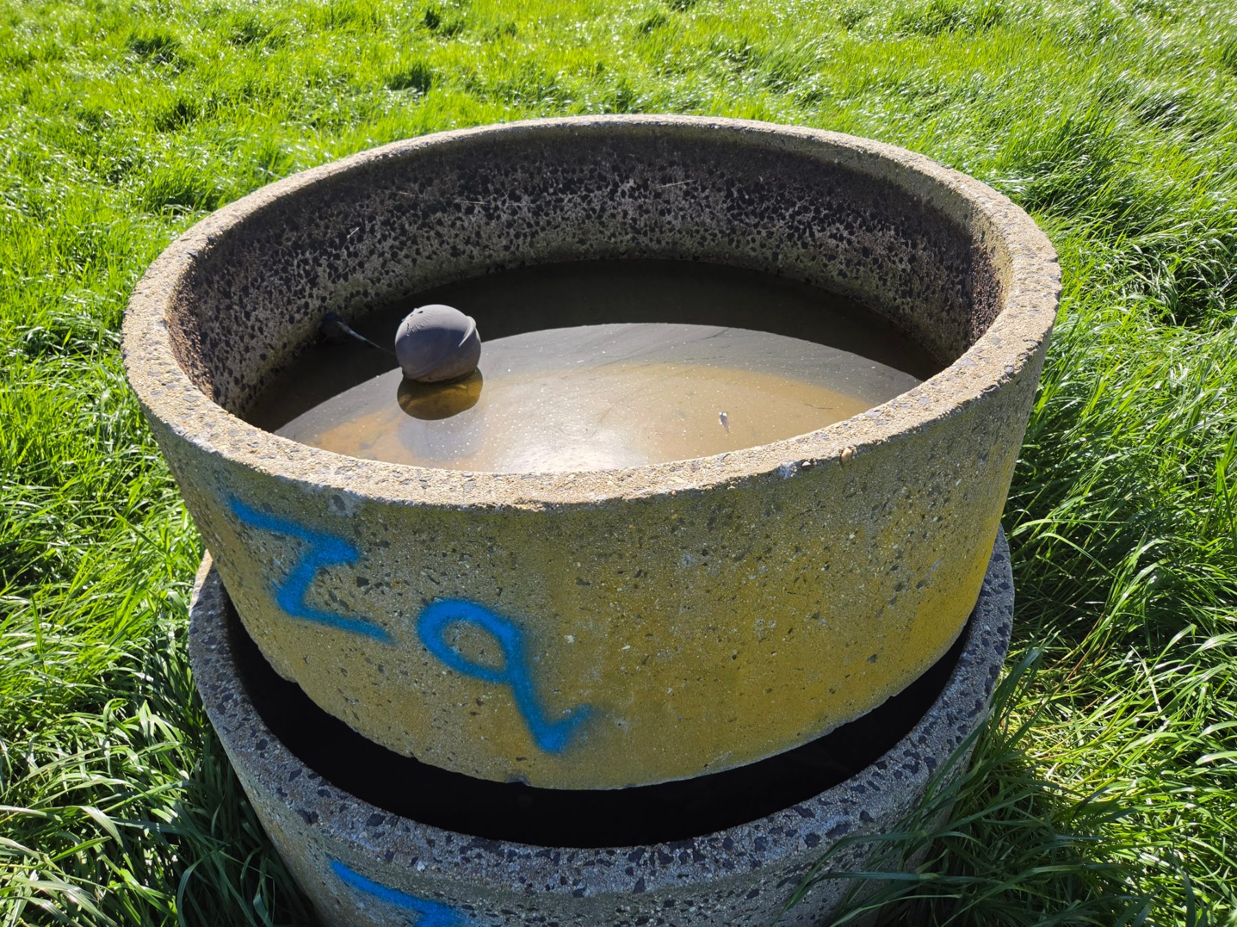 (13357) 4ft Stock Trough with Ball Valve (Zq)