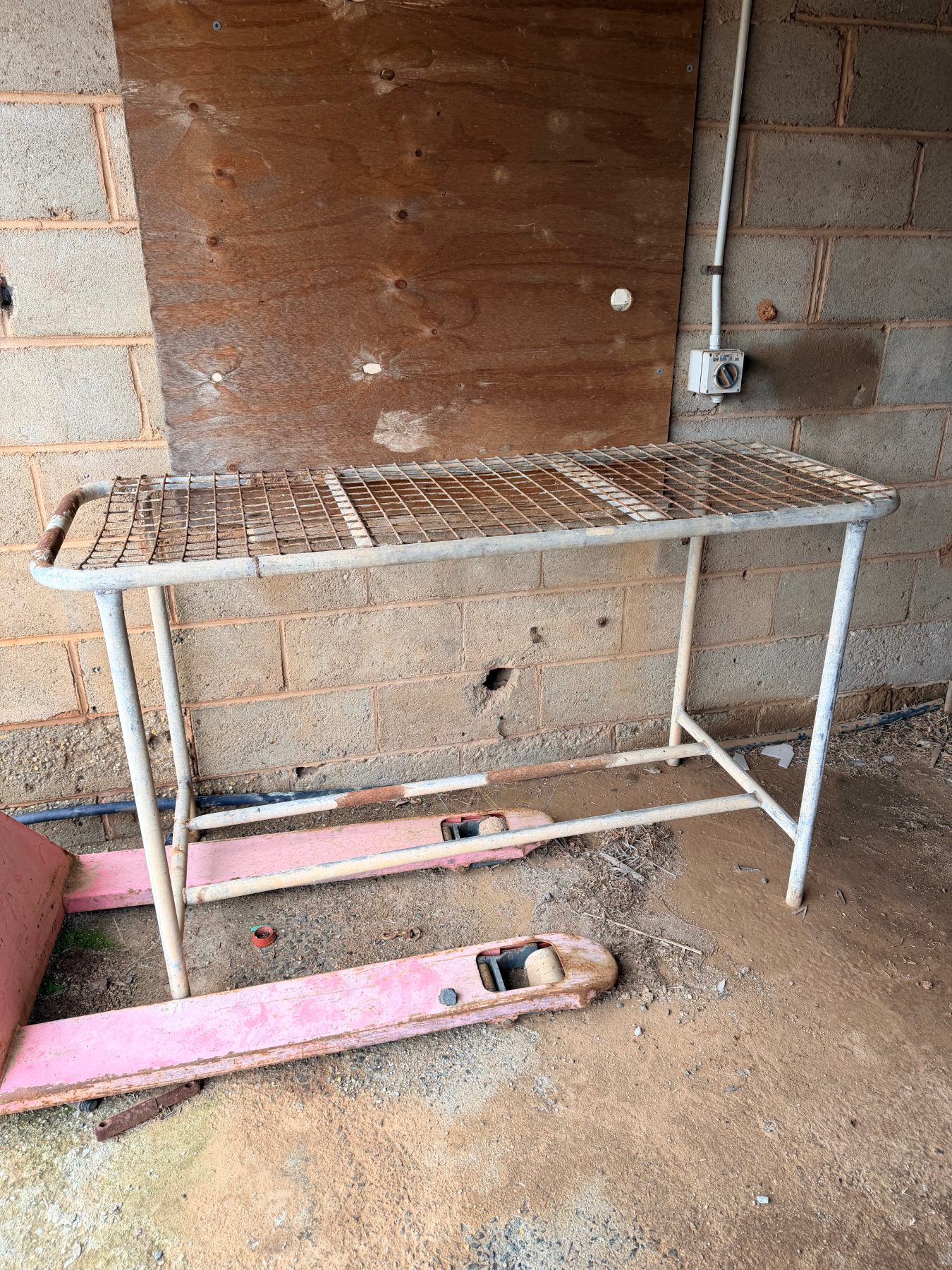(13116) Steel workbench