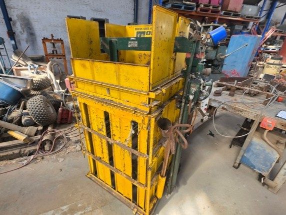 (12993) Morton Baker Hydraulic Wool Press