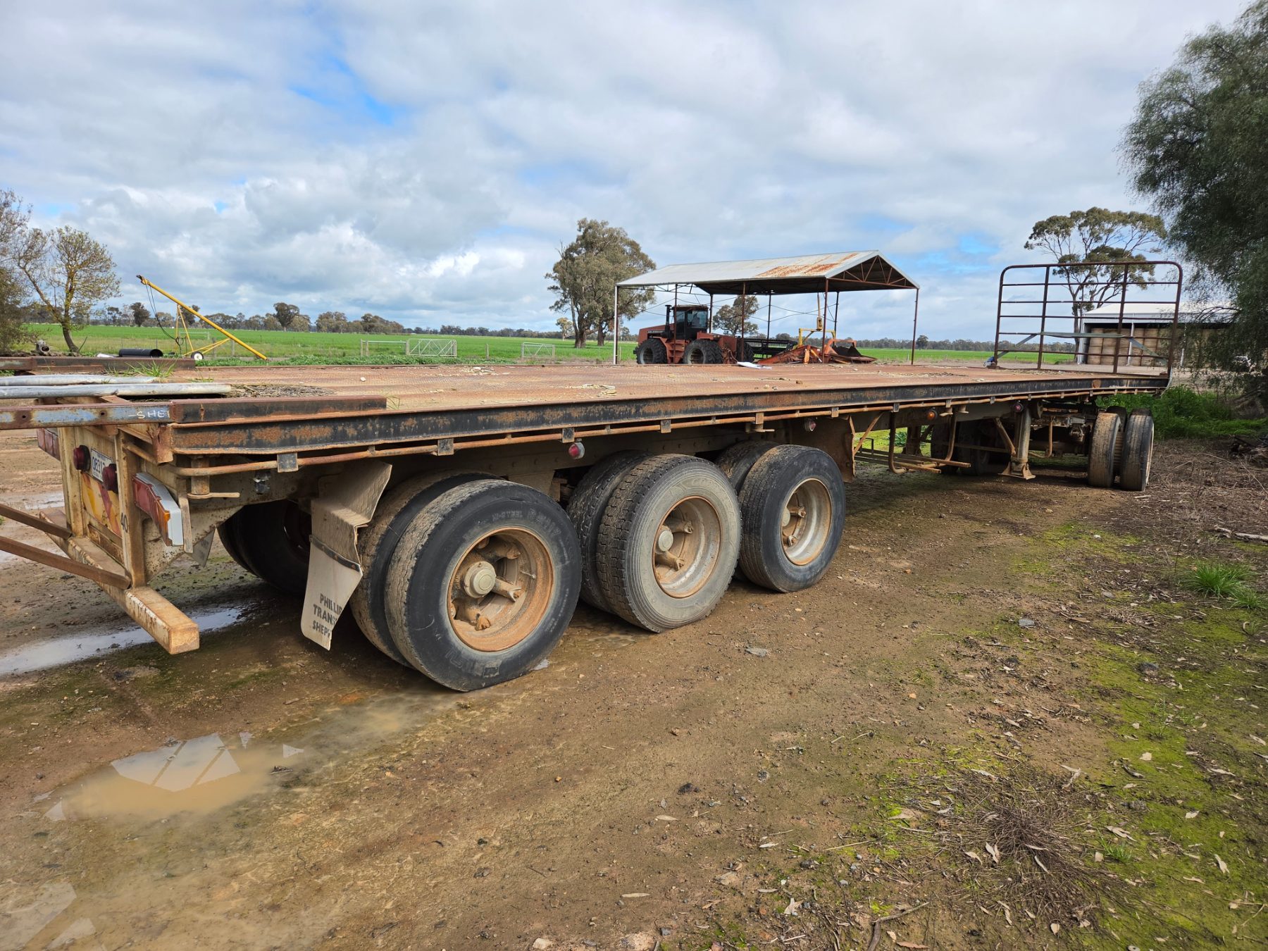 (13031) 44ft H/duty Tri-axle Farm Hay Trailer