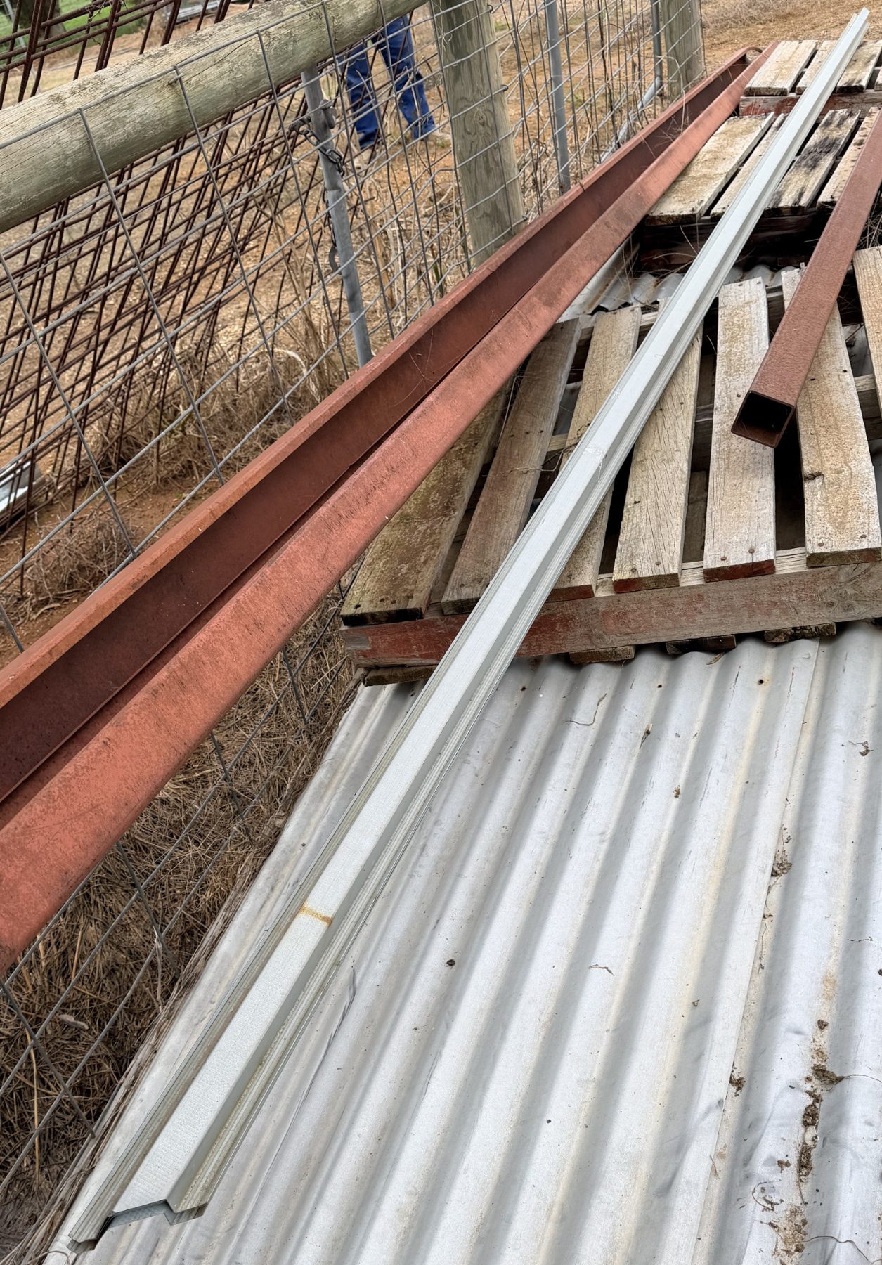 (13077) 4 x 5m ceiling battens & 3m length of heavy box section steel - photo 2